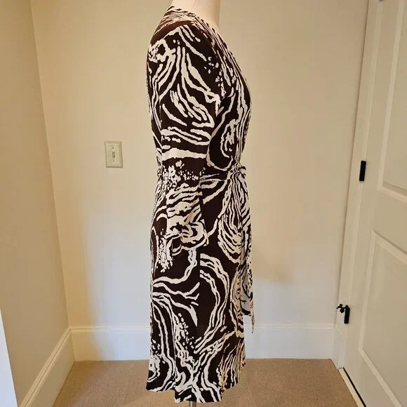 DVF Silk Julian Wrap Dress, EUC, Size 10 - Picture 3 of 6